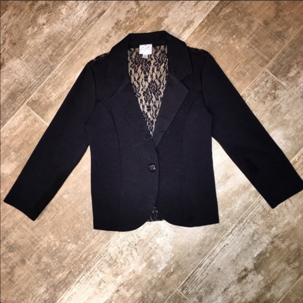 (LT)Girl’s black blazer with lace